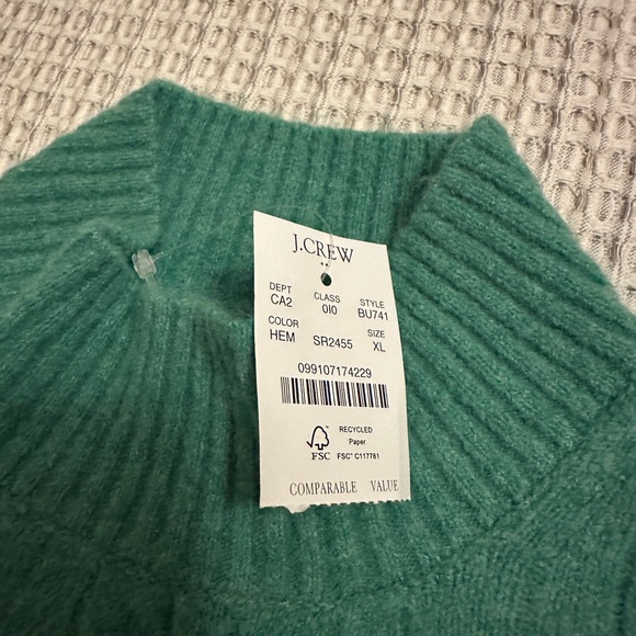NWT Women’s Green Cable Knit Sweater - Picture 3 of 3